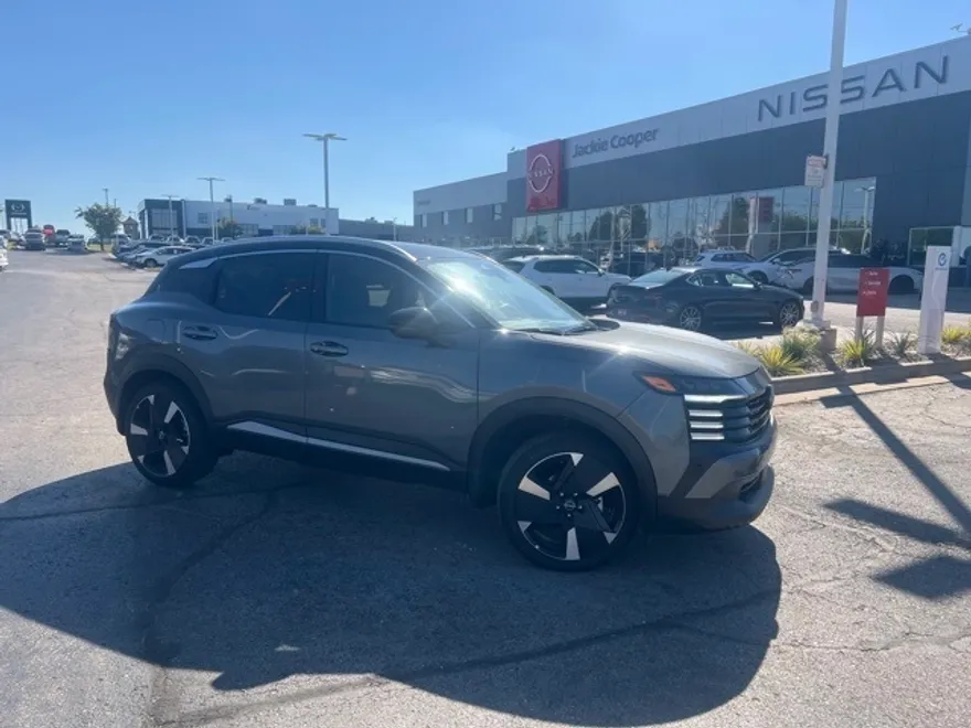 2025 Nissan Kicks SR photo 1