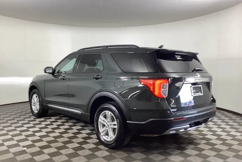 2024 Ford Explorer XLT photo 1