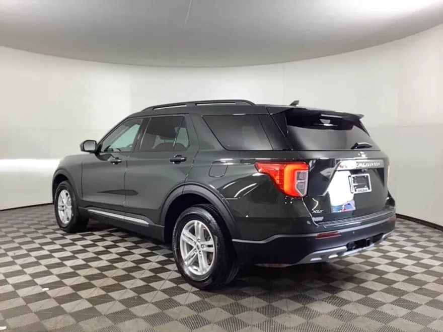2024 Ford Explorer XLT photo 1