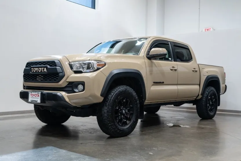 2020 Toyota Tacoma TRD Off-Road photo 1
