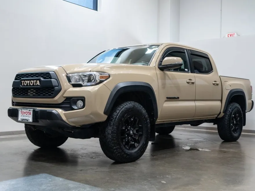 2020 Toyota Tacoma TRD Off-Road photo 1
