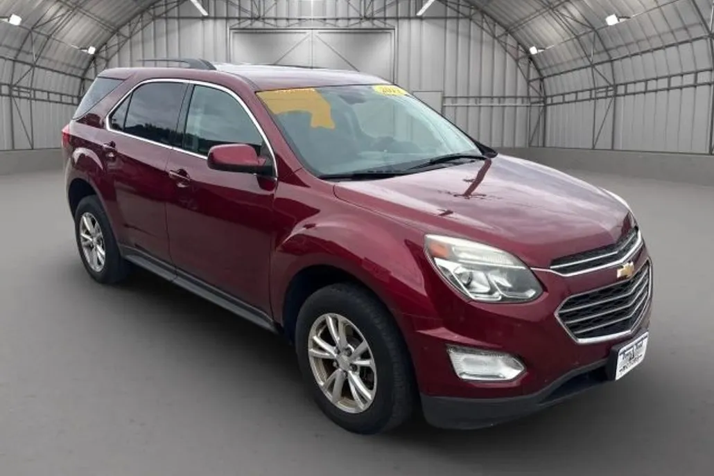 2017 Chevrolet Equinox LT photo 1