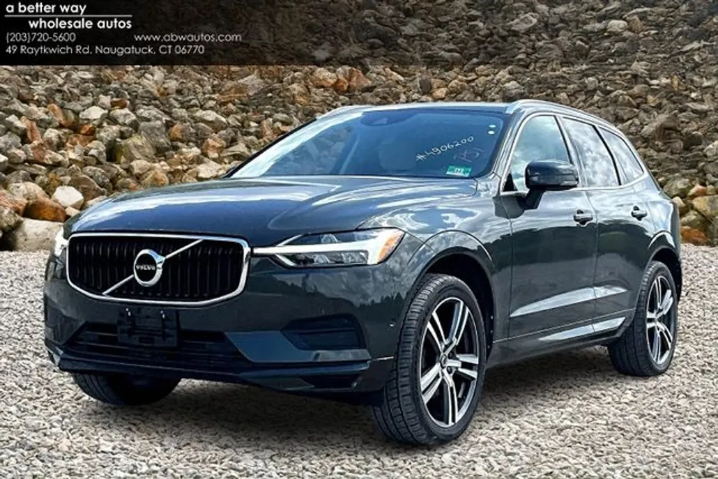 2018 Volvo XC60 T5 Momentum photo 1