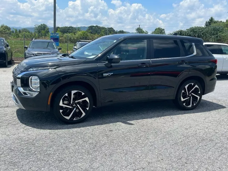 2024 Mitsubishi Outlander PHEV SE photo 1