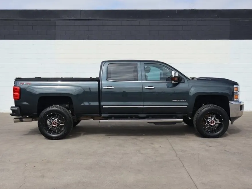 2019 Chevrolet Silverado 2500HD LTZ photo 1