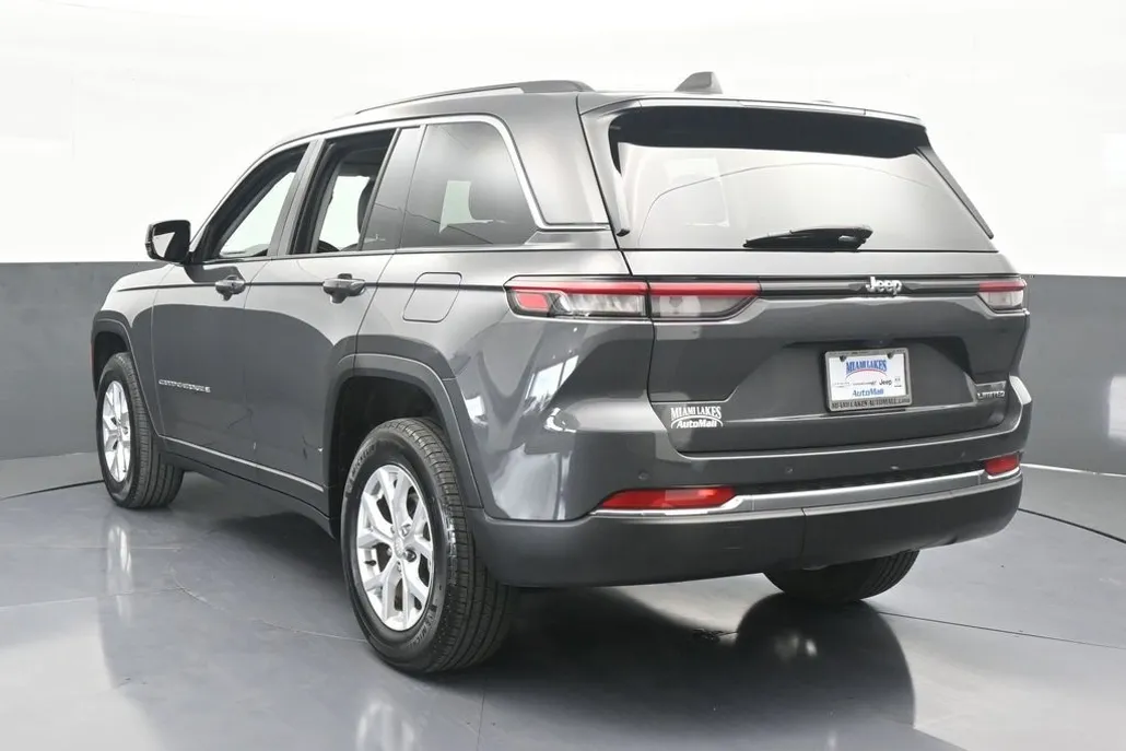 2023 Jeep Grand Cherokee Limited photo 1