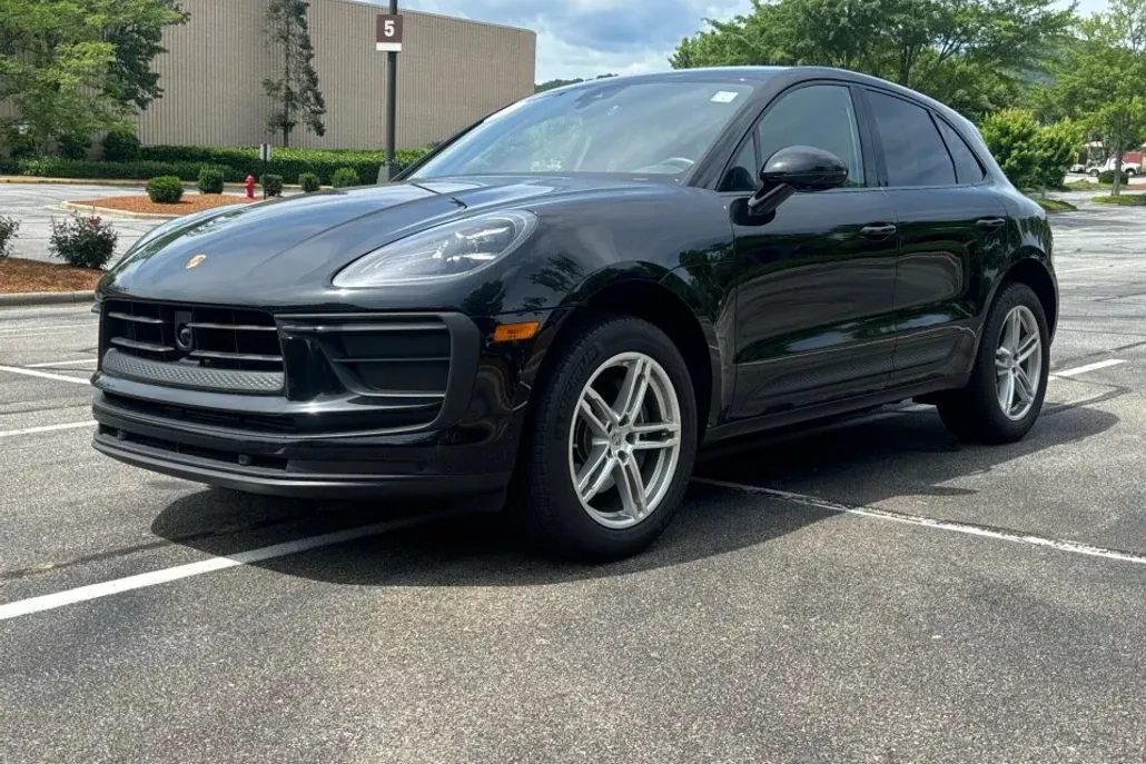 2024 Porsche Macan Base photo 1
