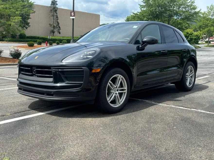 2024 Porsche Macan Base photo 1