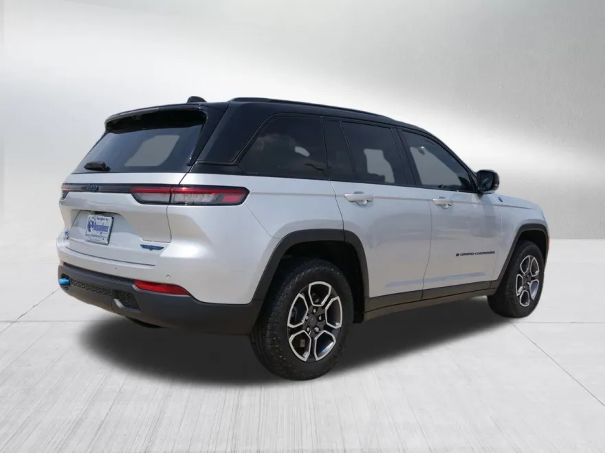 2022 Jeep Cherokee 4xe Trailhawk photo 1