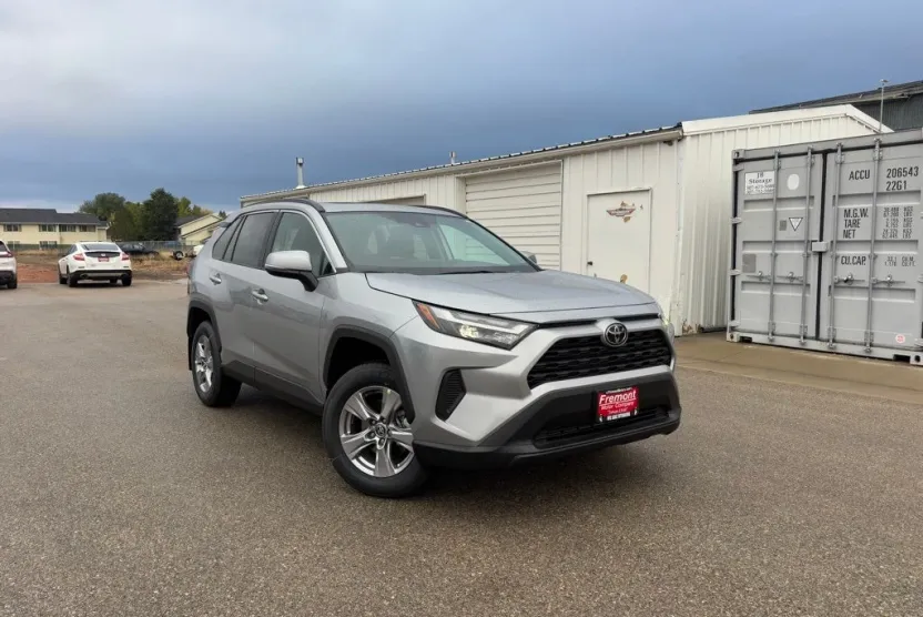 2025 Toyota RAV4 XLE photo 1