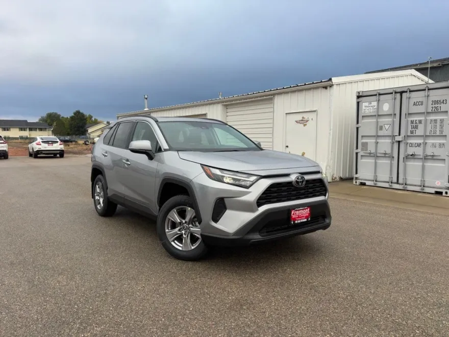 2025 Toyota RAV4 XLE photo 1