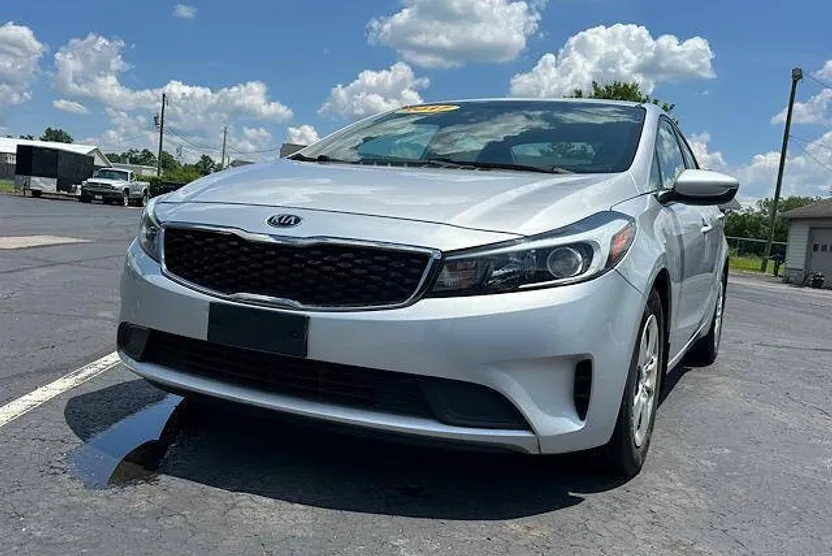 2017 Kia Forte LX Base photo 1