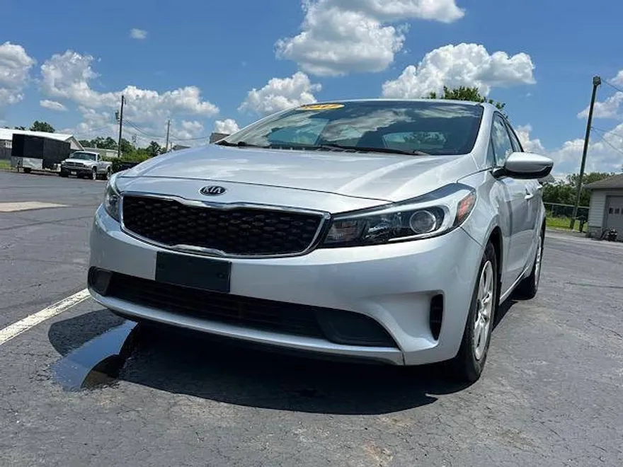 2017 Kia Forte LX Base photo 1
