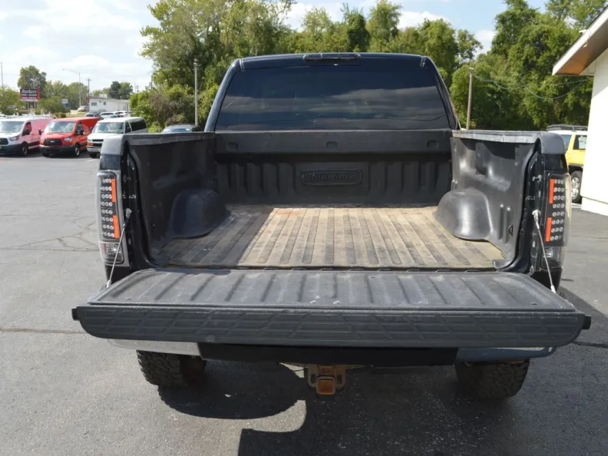 2010 Chevrolet Silverado LT photo 1