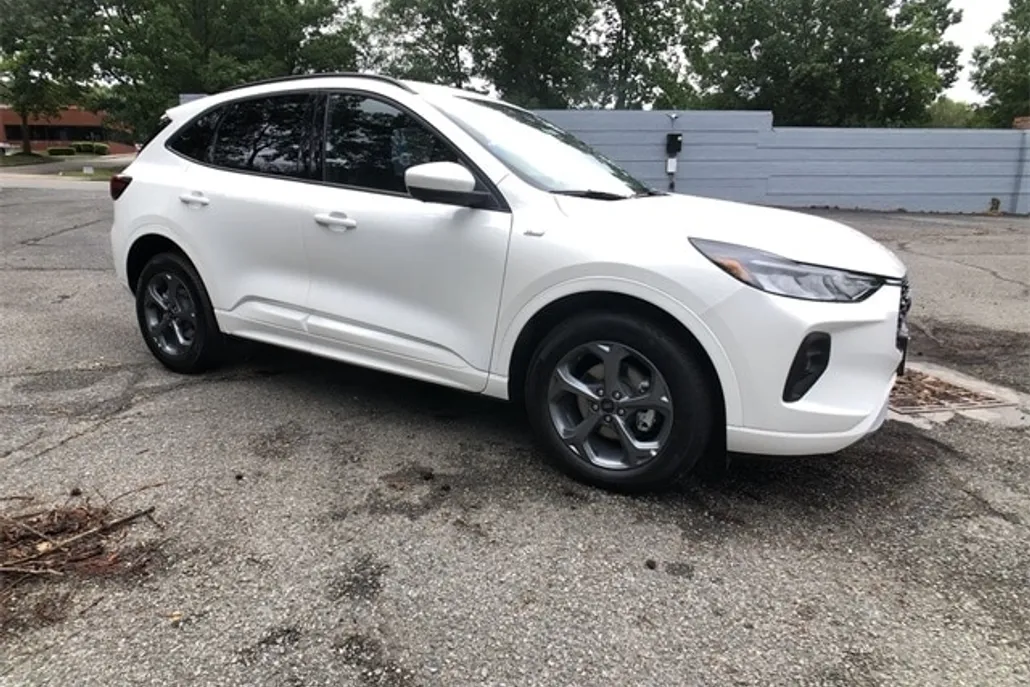 2024 Ford Escape Hybrid ST-Line Select photo 1
