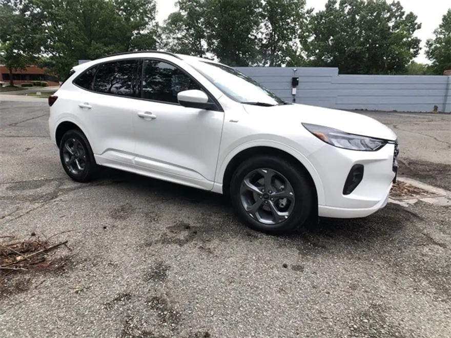 2024 Ford Escape Hybrid ST-Line Select photo 1