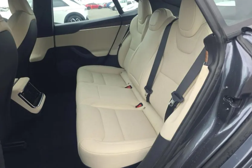 2022 Tesla Model S photo 1
