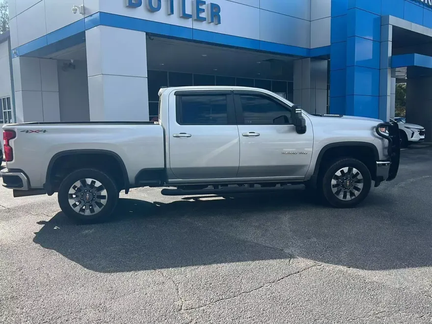 2022 Chevrolet Silverado 2500HD LT photo 1