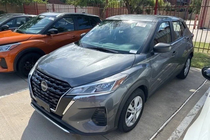 2023 Nissan Kicks S photo 1