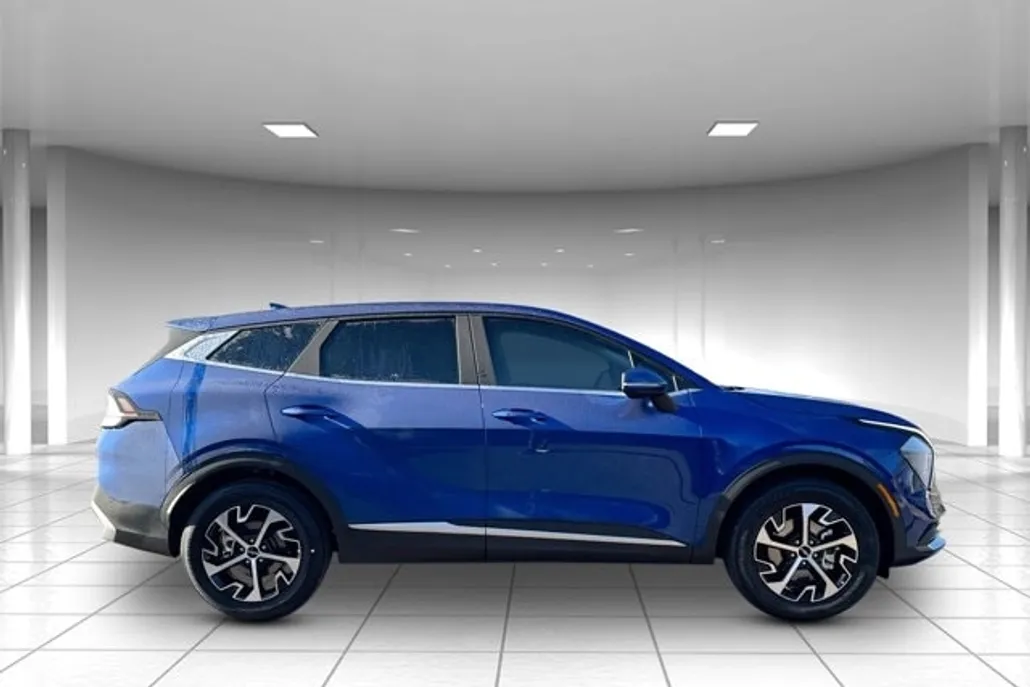 2025 Kia Sportage EX photo 1