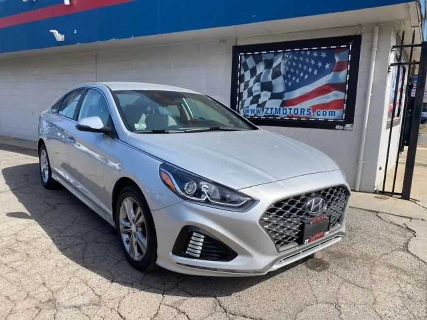 2019 Hyundai Sonata SEL photo 1