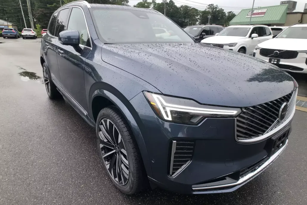 2026 Volvo XC90 Plus Black Edition photo 1