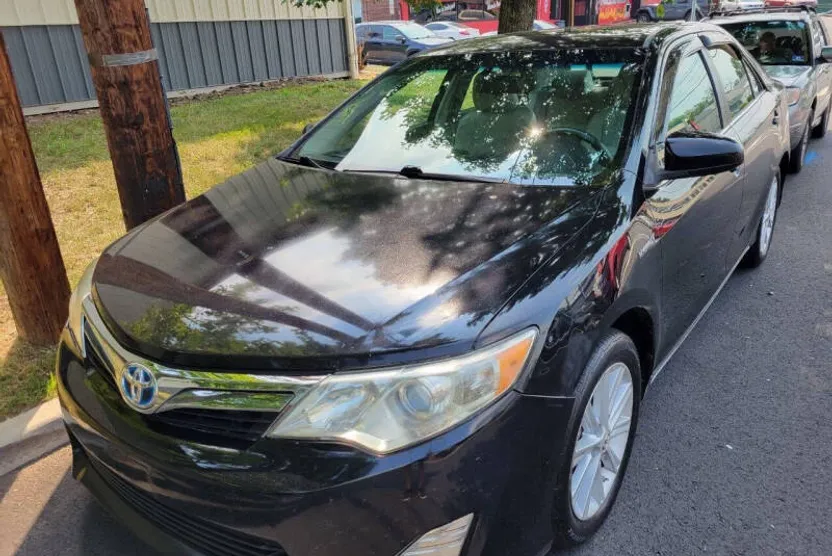 2013 Toyota Camry Hybrid XLE photo 1