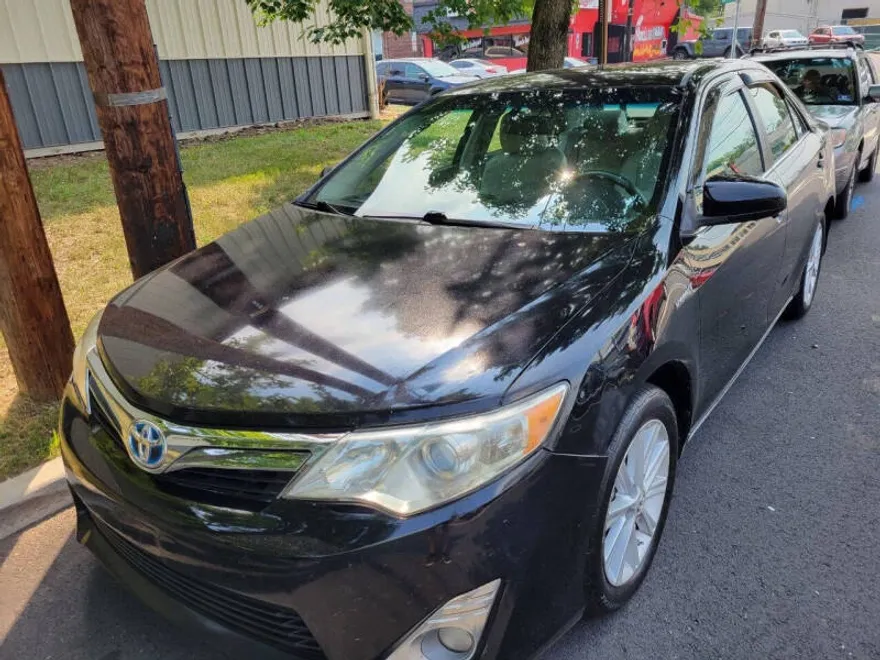 2013 Toyota Camry Hybrid XLE photo 1