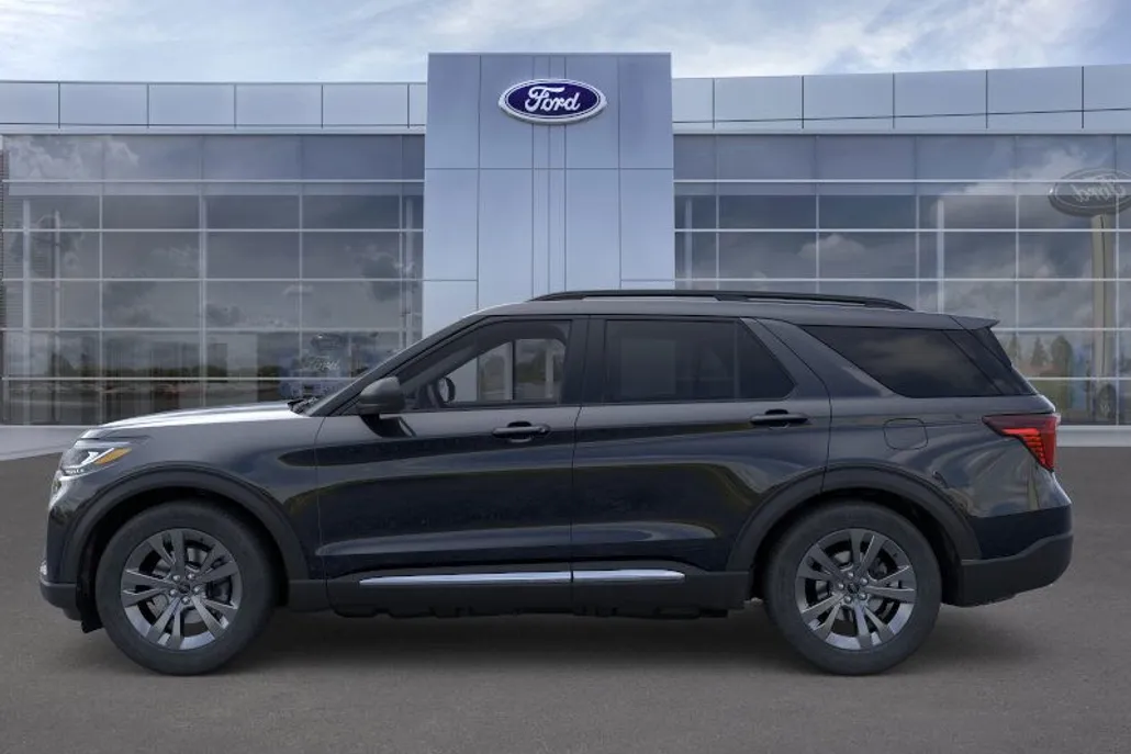 2025 Ford Explorer photo 1