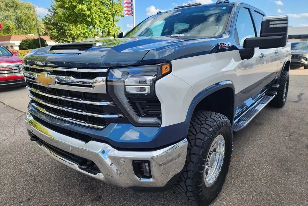 2024 Chevrolet Silverado 2500HD LTZ photo 1