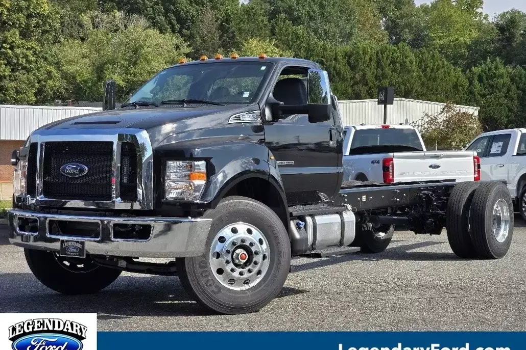 2026 Ford F-750 Base photo 1