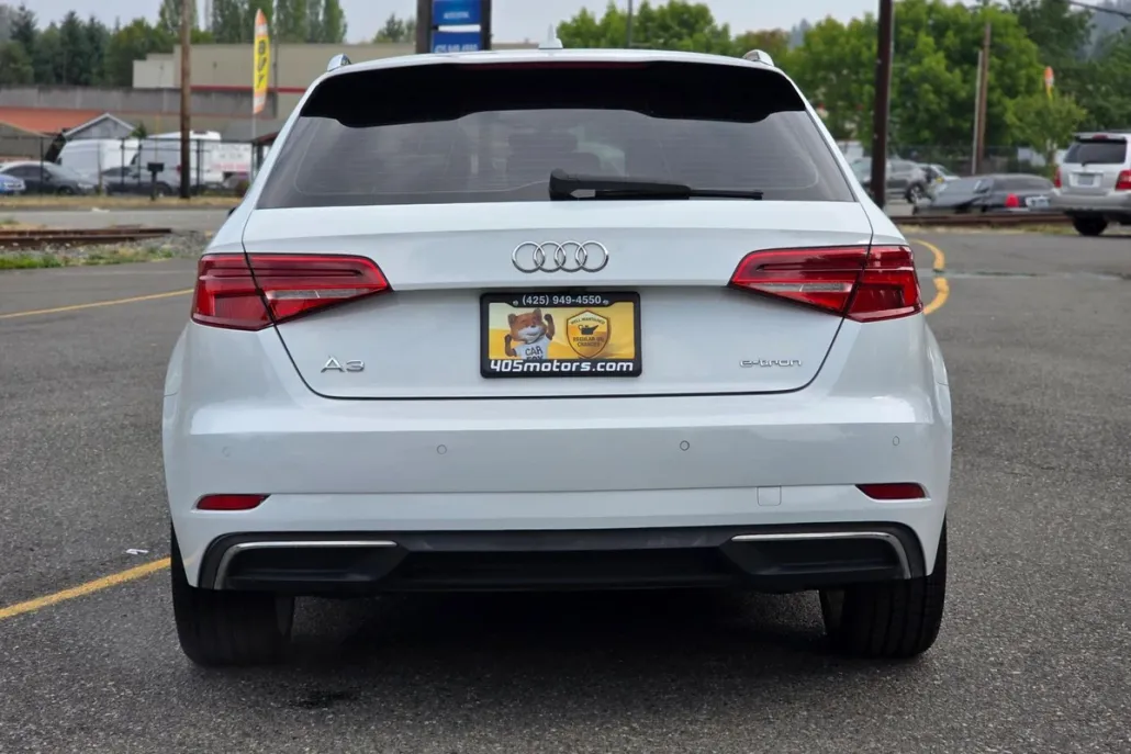 2017 Audi A3 E-tron Premium Plus photo 1
