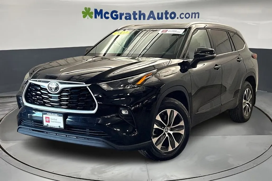 2022 Toyota Highlander XLE photo 1