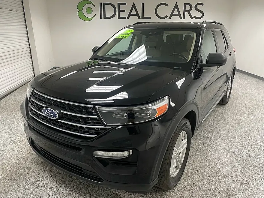 2023 Ford Explorer XLT photo 1