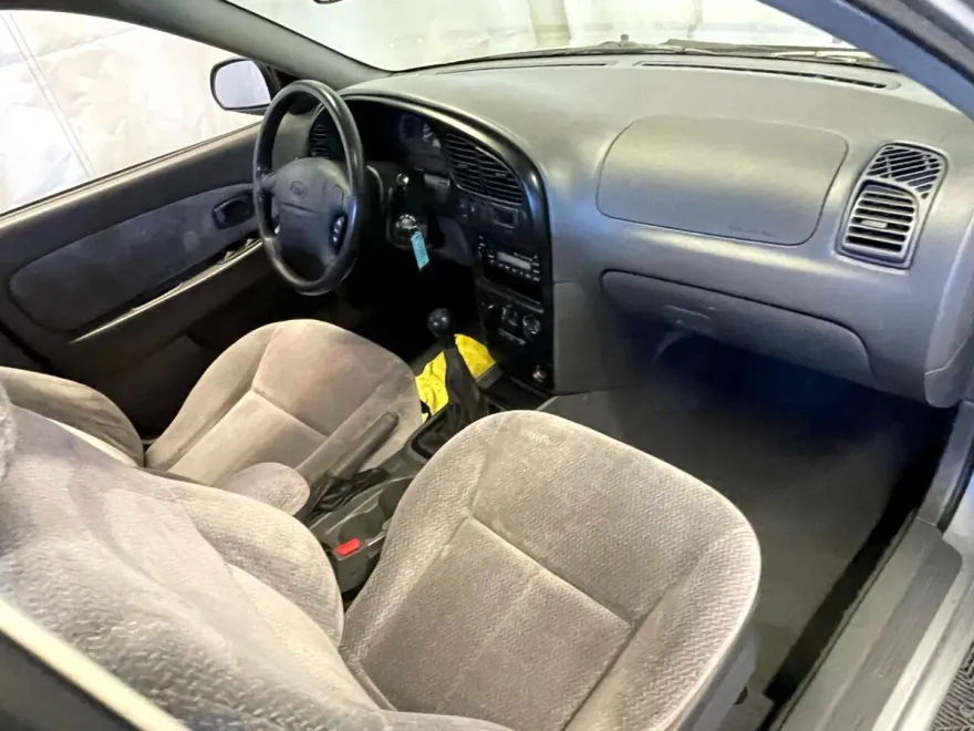 2004 Kia Spectra Base photo 13