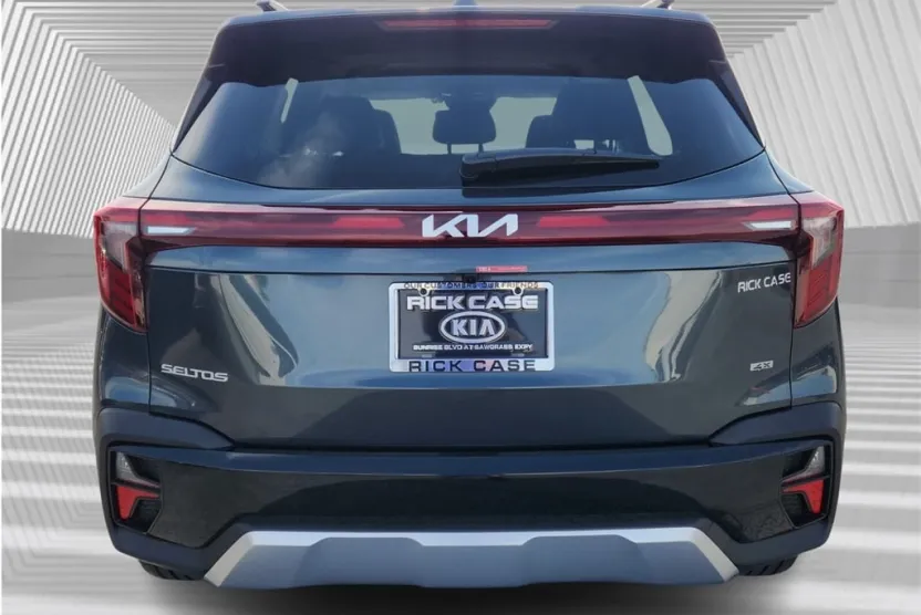 2025 Kia Seltos SX photo 1