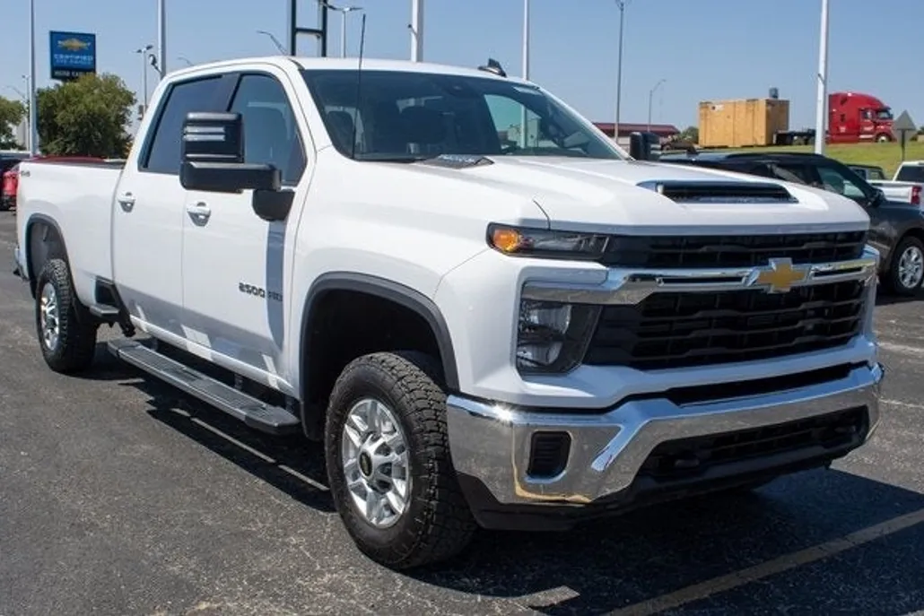 2024 Chevrolet Silverado 2500HD LT photo 1