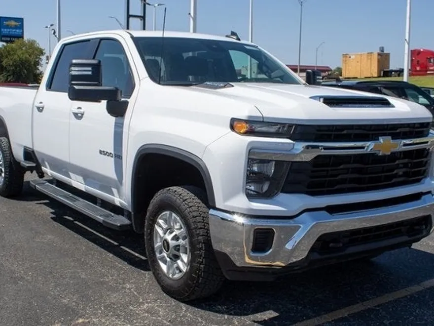 2024 Chevrolet Silverado 2500HD LT photo 1
