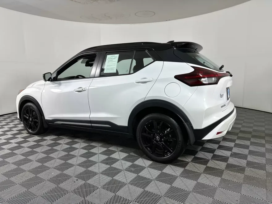 2024 Nissan Kicks SR photo 1