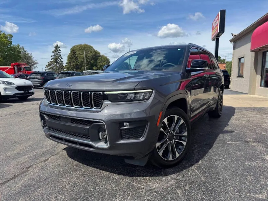 2023 Jeep Grand Cherokee Overland photo 1