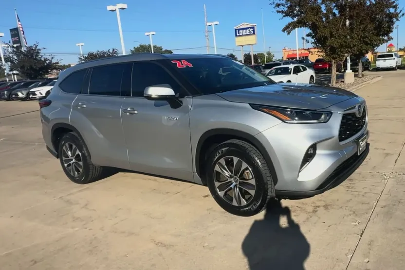 2021 Toyota Highlander Hybrid XLE photo 1