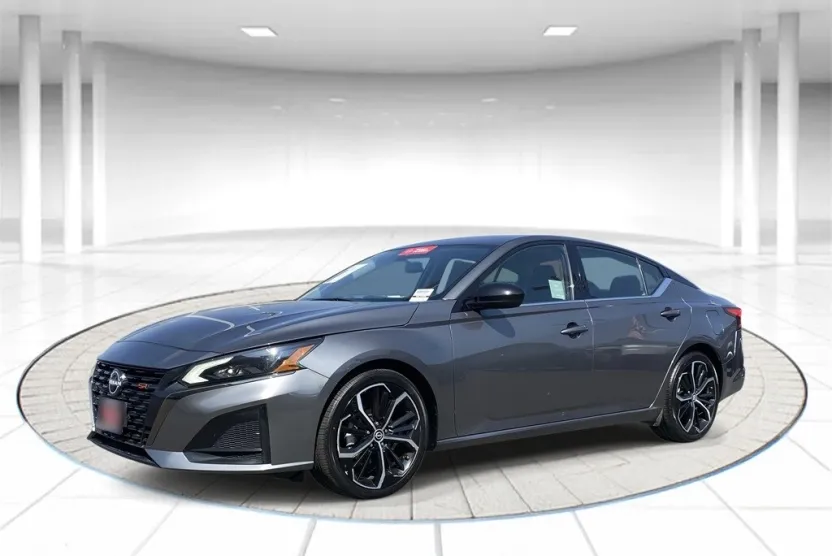 2023 Nissan Altima 2.5 SR photo 1