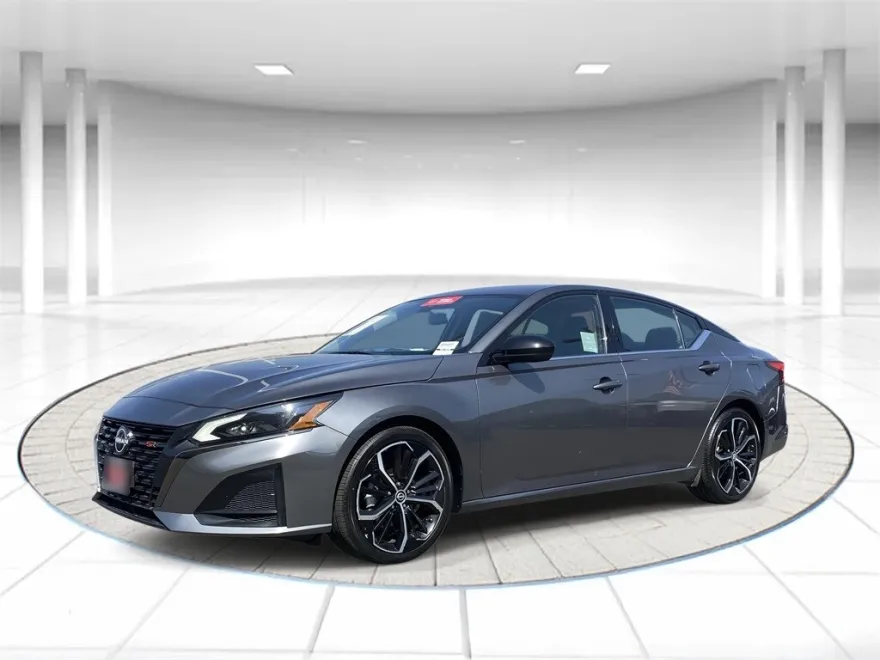 2023 Nissan Altima 2.5 SR photo 1