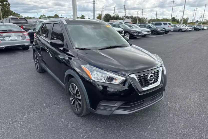 2020 Nissan Kicks SV photo 1