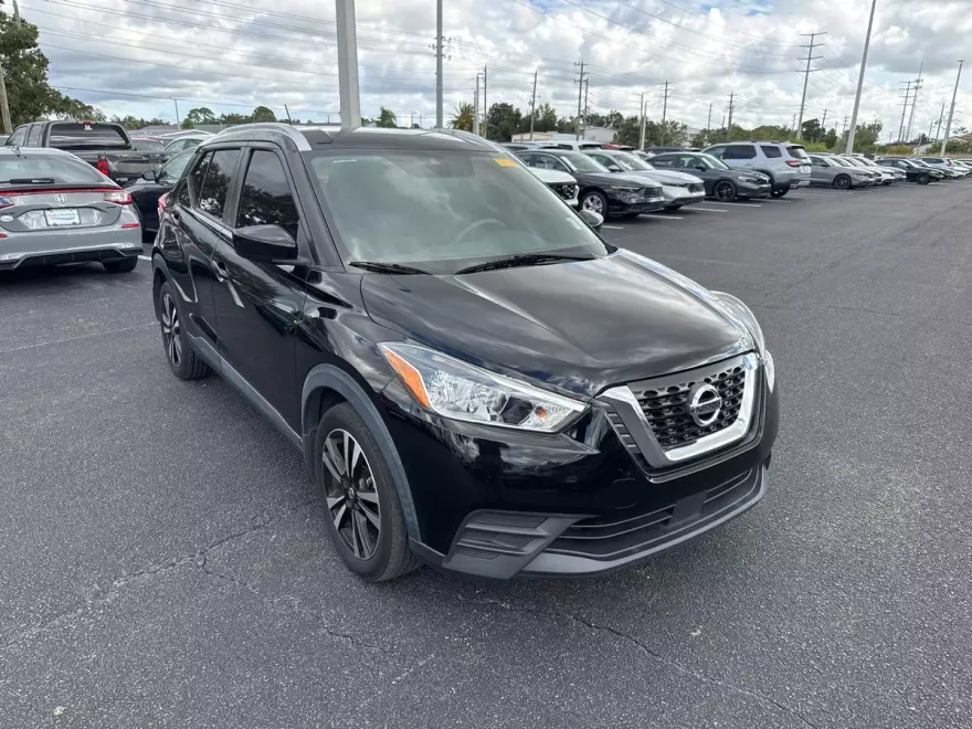 2020 Nissan Kicks SV photo 1