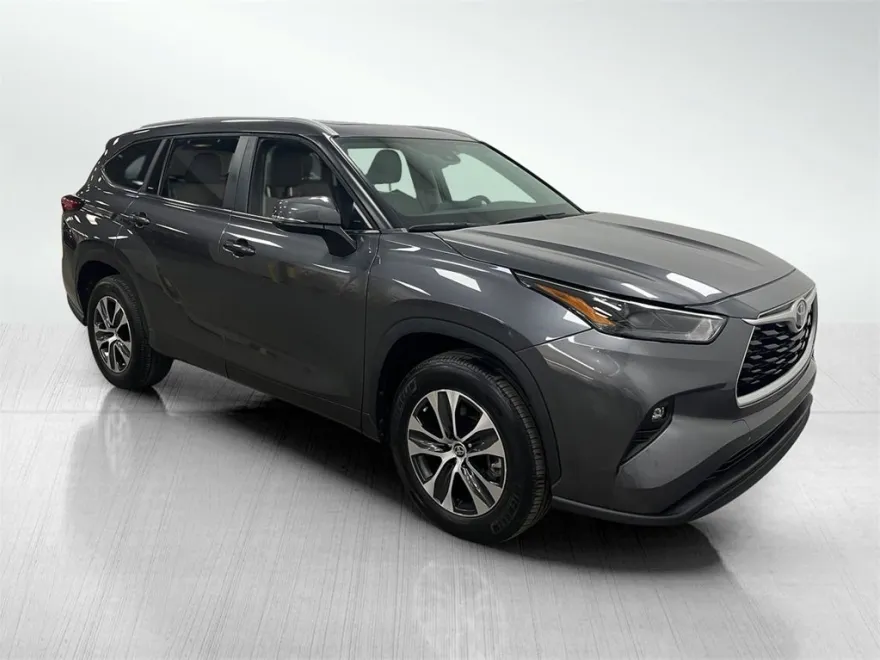 2023 Toyota Highlander XLE photo 1
