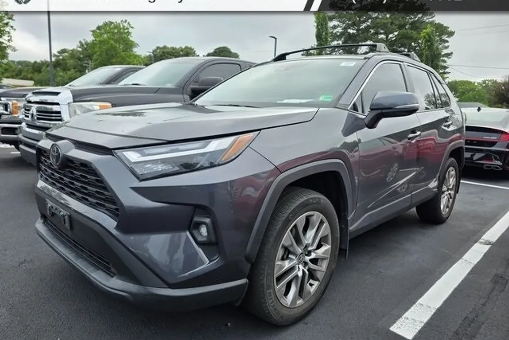 2022 Toyota RAV4 XLE Premium photo 1