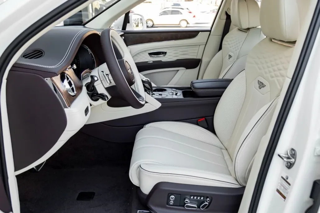 2025 Bentley Bentayga Azure photo 1