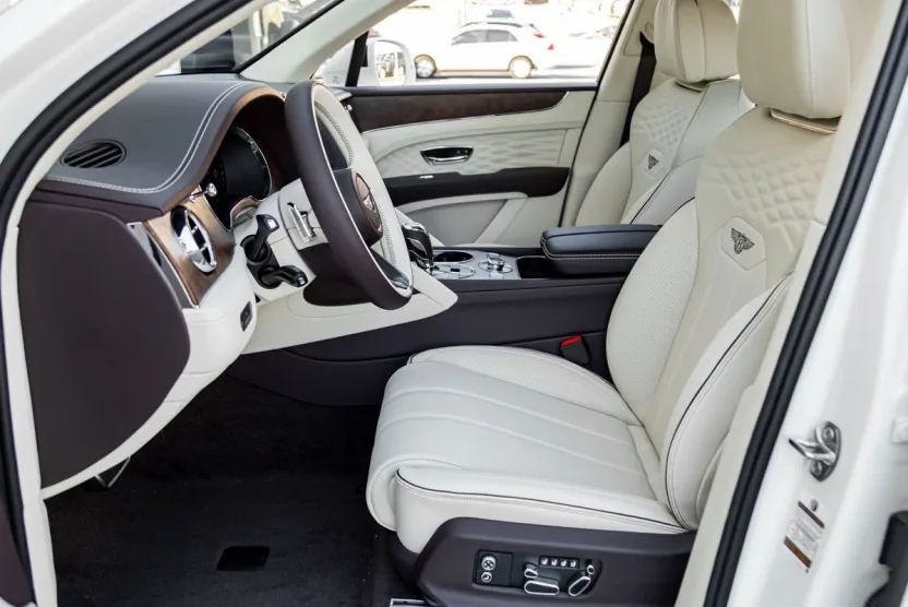 2025 Bentley Bentayga Azure photo 1