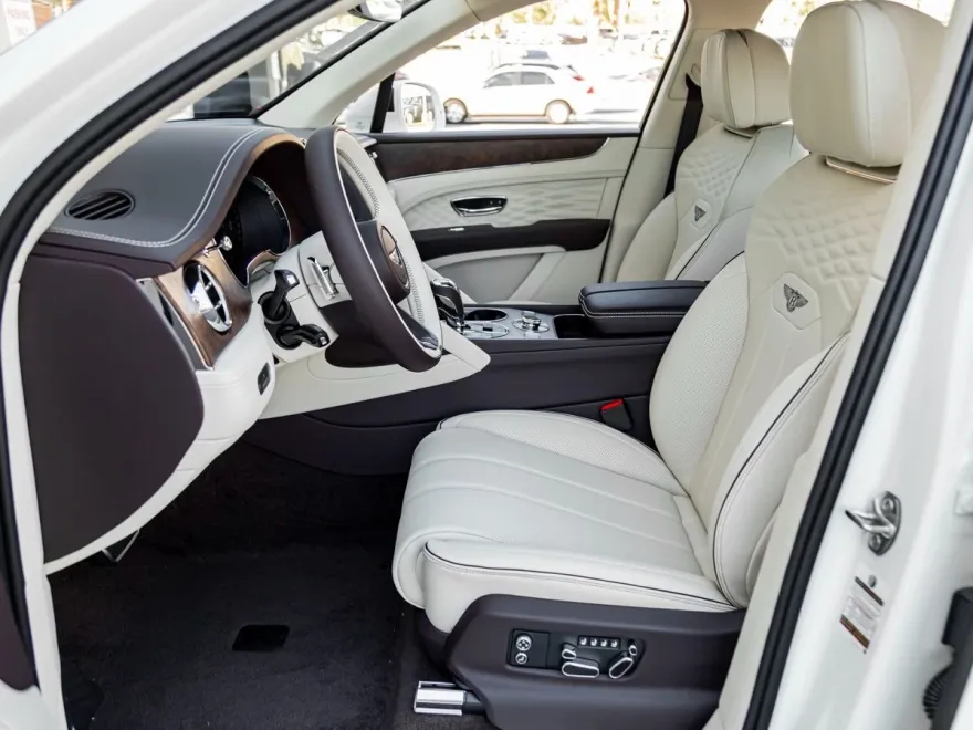 2025 Bentley Bentayga Azure photo 1